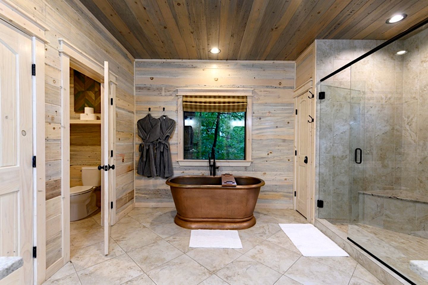 Cozy Adventure Cabin with Hot Tub & Arcade Near Broken Bow Lake, Hochatown OK