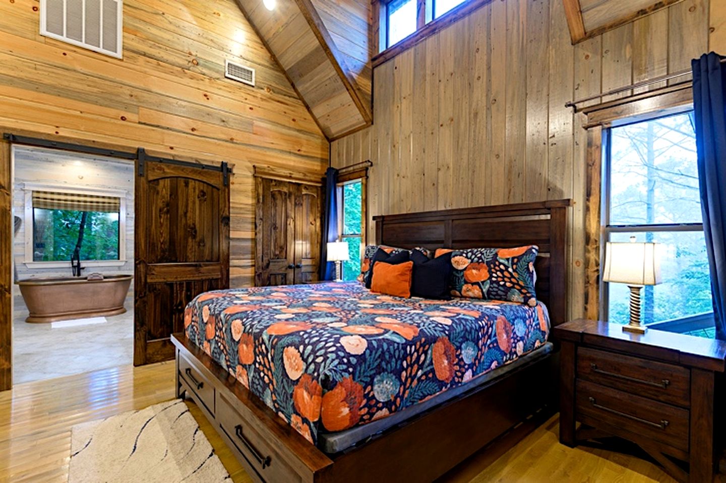 Cozy Adventure Cabin with Hot Tub & Arcade Near Broken Bow Lake, Hochatown OK