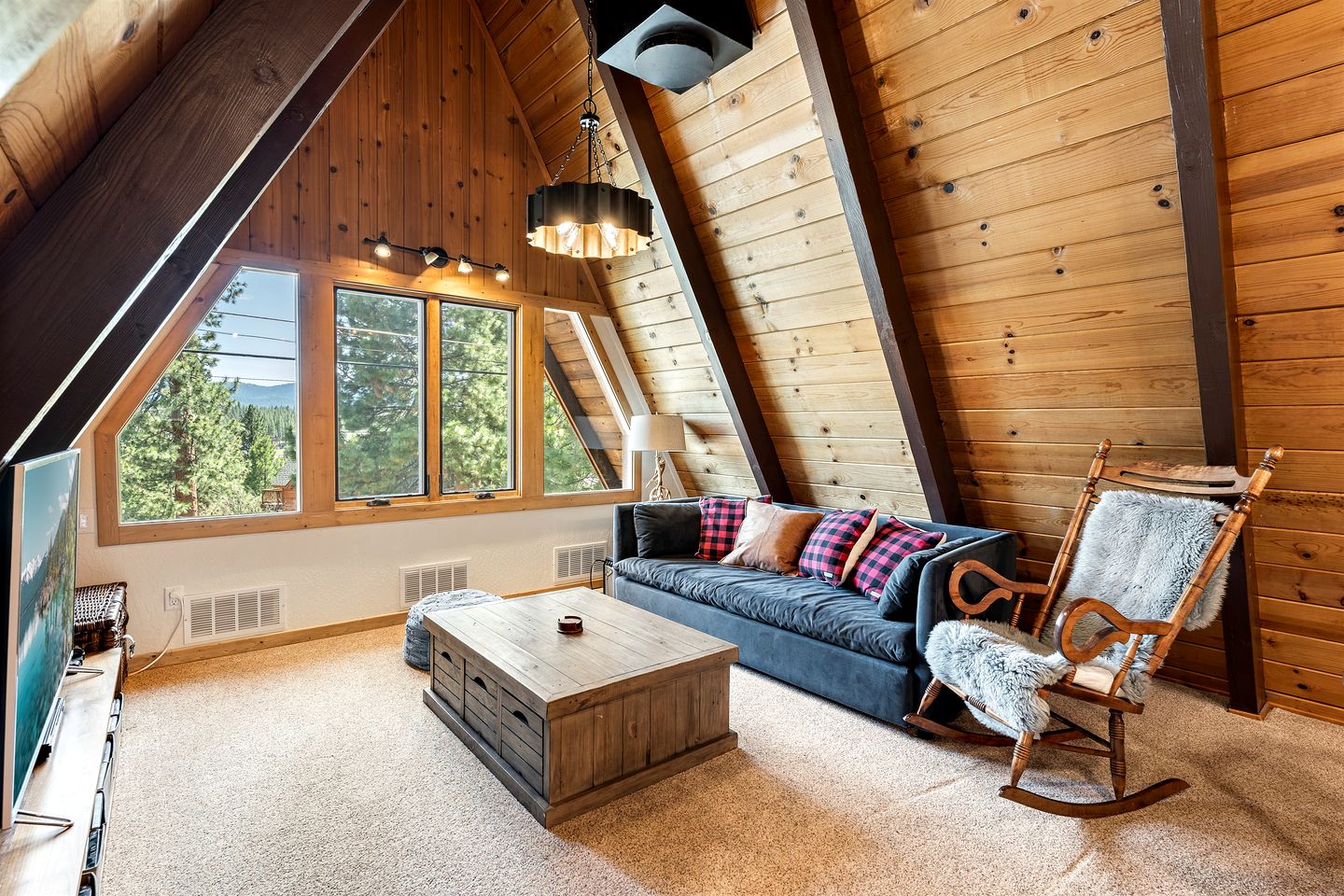 Enchanting Vacation Rental Retreat near Truckee River in California’s Majestic Sierra Nevada