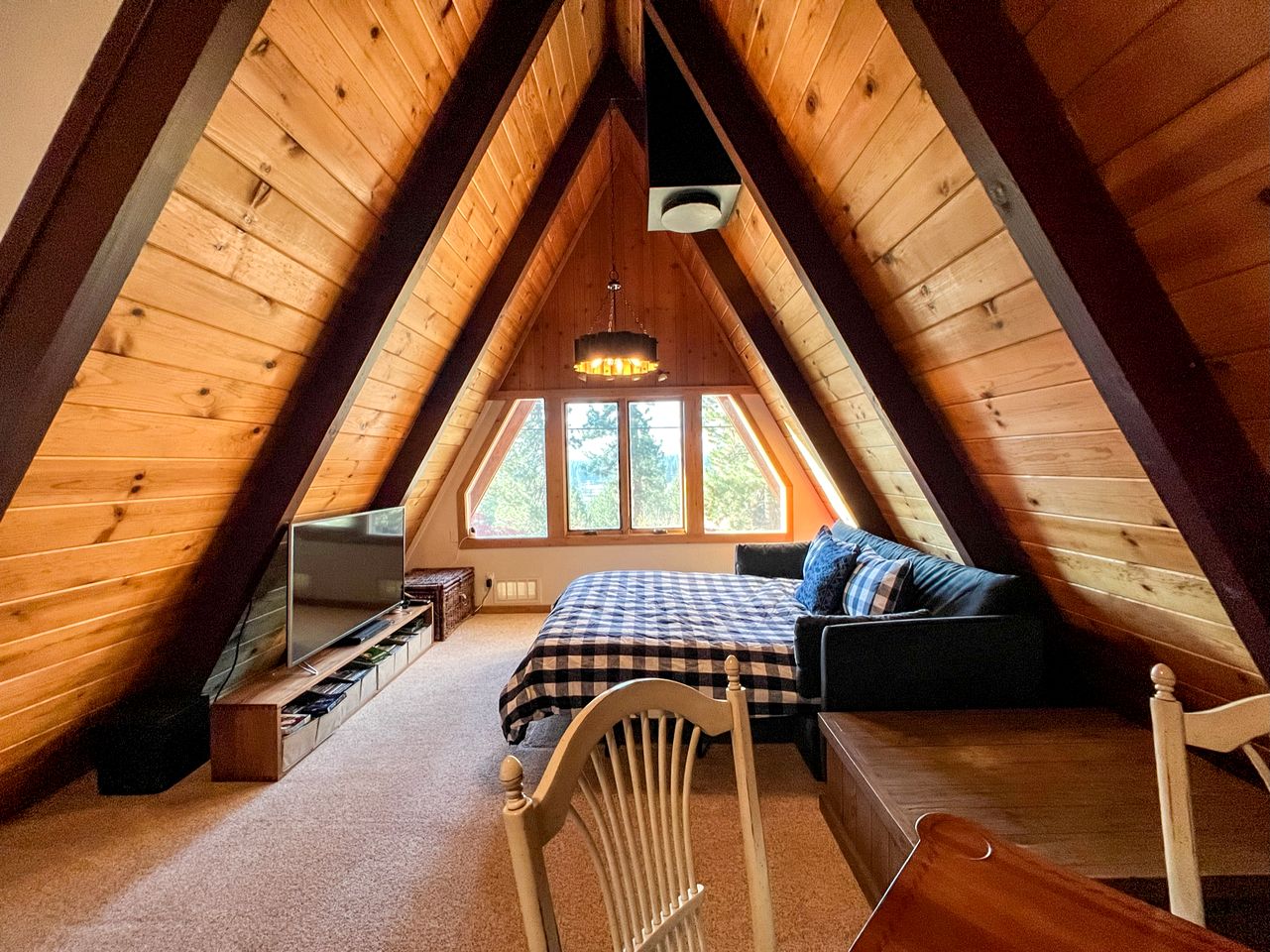 Enchanting Vacation Rental Retreat near Truckee River in California’s Majestic Sierra Nevada