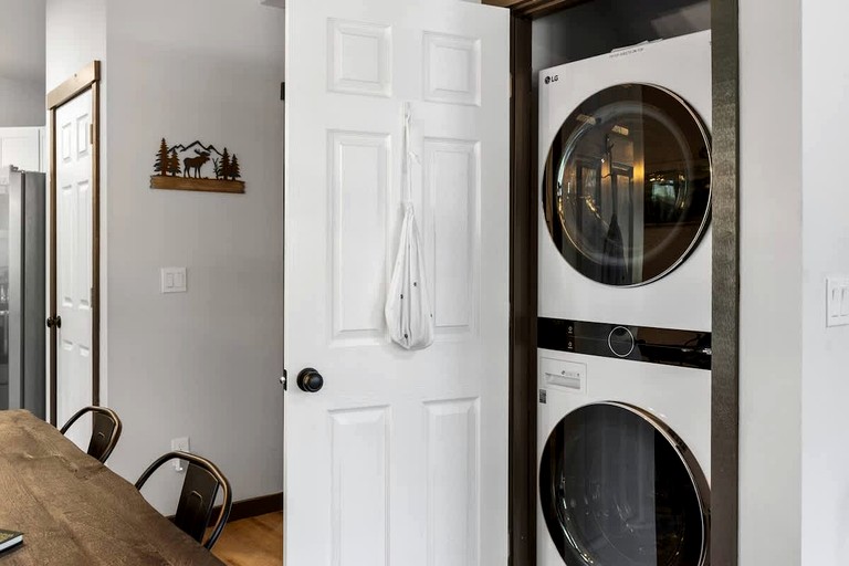 Cabins (United States of America, Ashford, Washington)