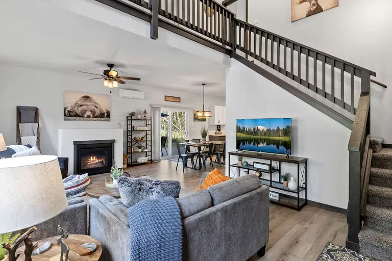 Cabins (United States of America, Ashford, Washington)