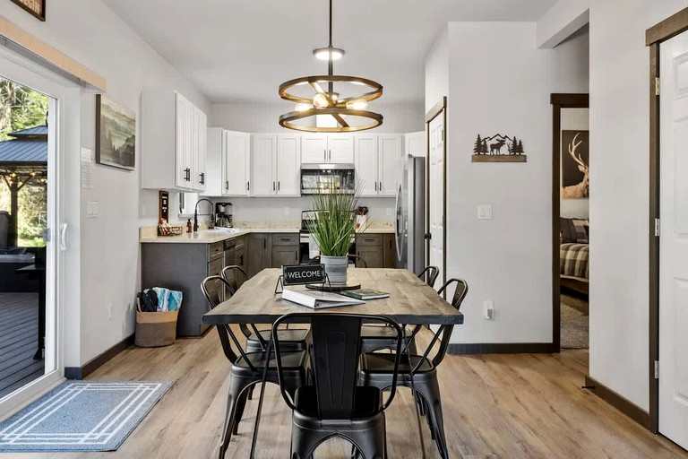 Cabins (United States of America, Ashford, Washington)