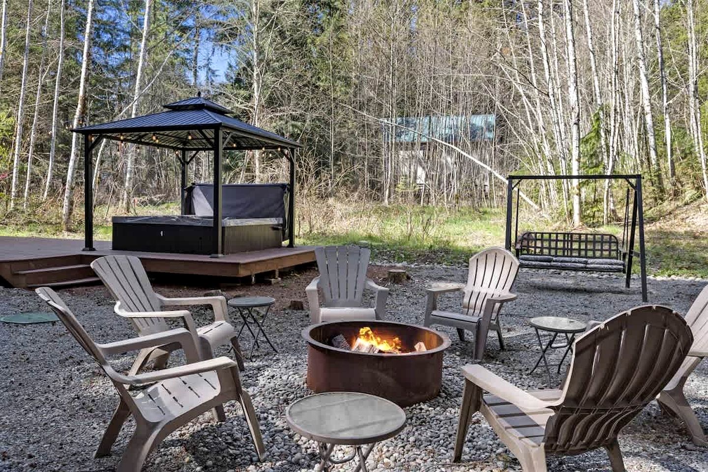 Serene Luxury Cabin with Private Hot Tub Near Mount Rainier National Park, Ashford, Washington