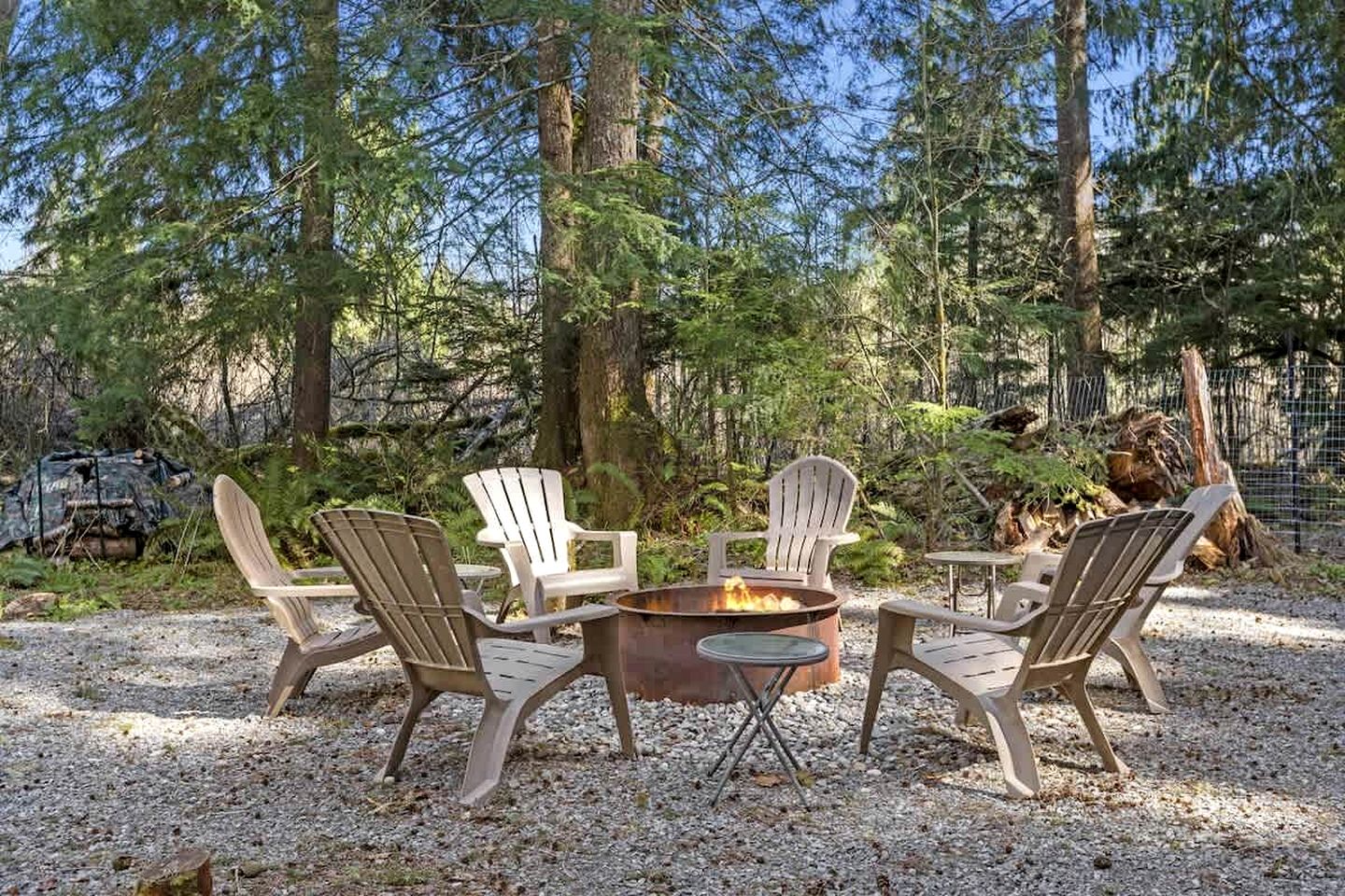 Serene Luxury Cabin with Private Hot Tub Near Mount Rainier National Park, Ashford, Washington
