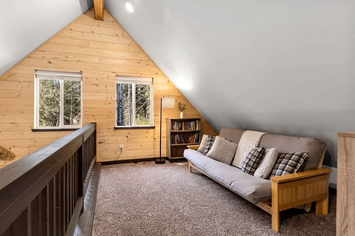 Serene Luxury Cabin with Private Hot Tub Near Mount Rainier National Park, Ashford, Washington