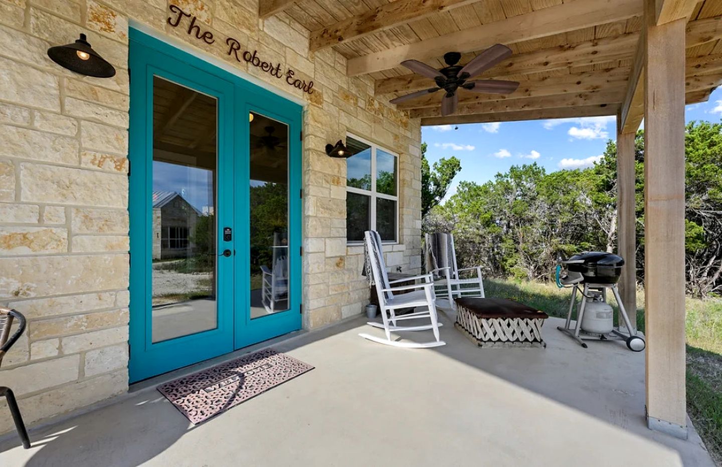 Cozy Hill Country Cottage Rental for Romantic Weekend Getaways from Austin