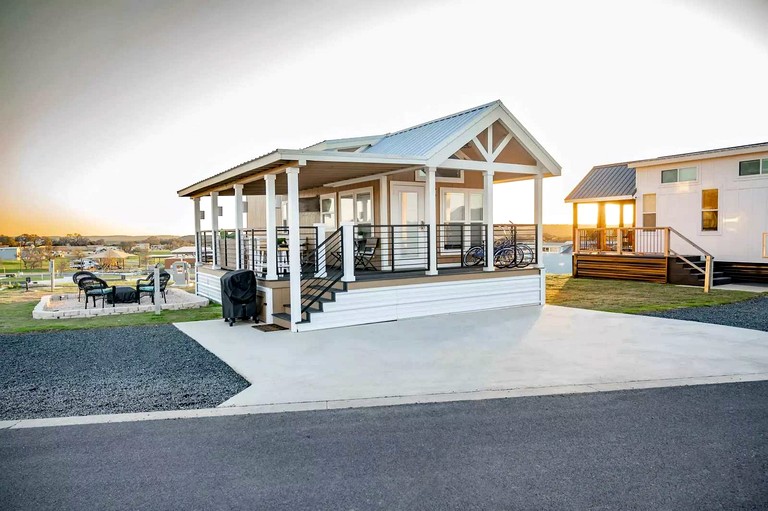 Hill Country Tiny Home Retreat with Resort Amenities Near Fredericksburg, TX