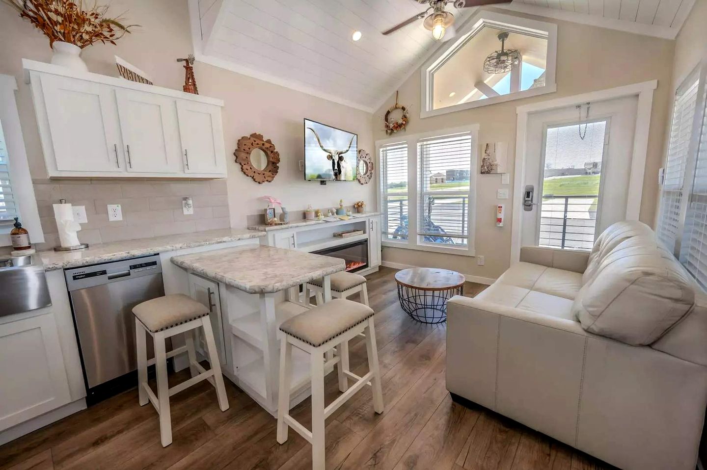 Hill Country Tiny Home Retreat with Resort Amenities Near Fredericksburg, TX