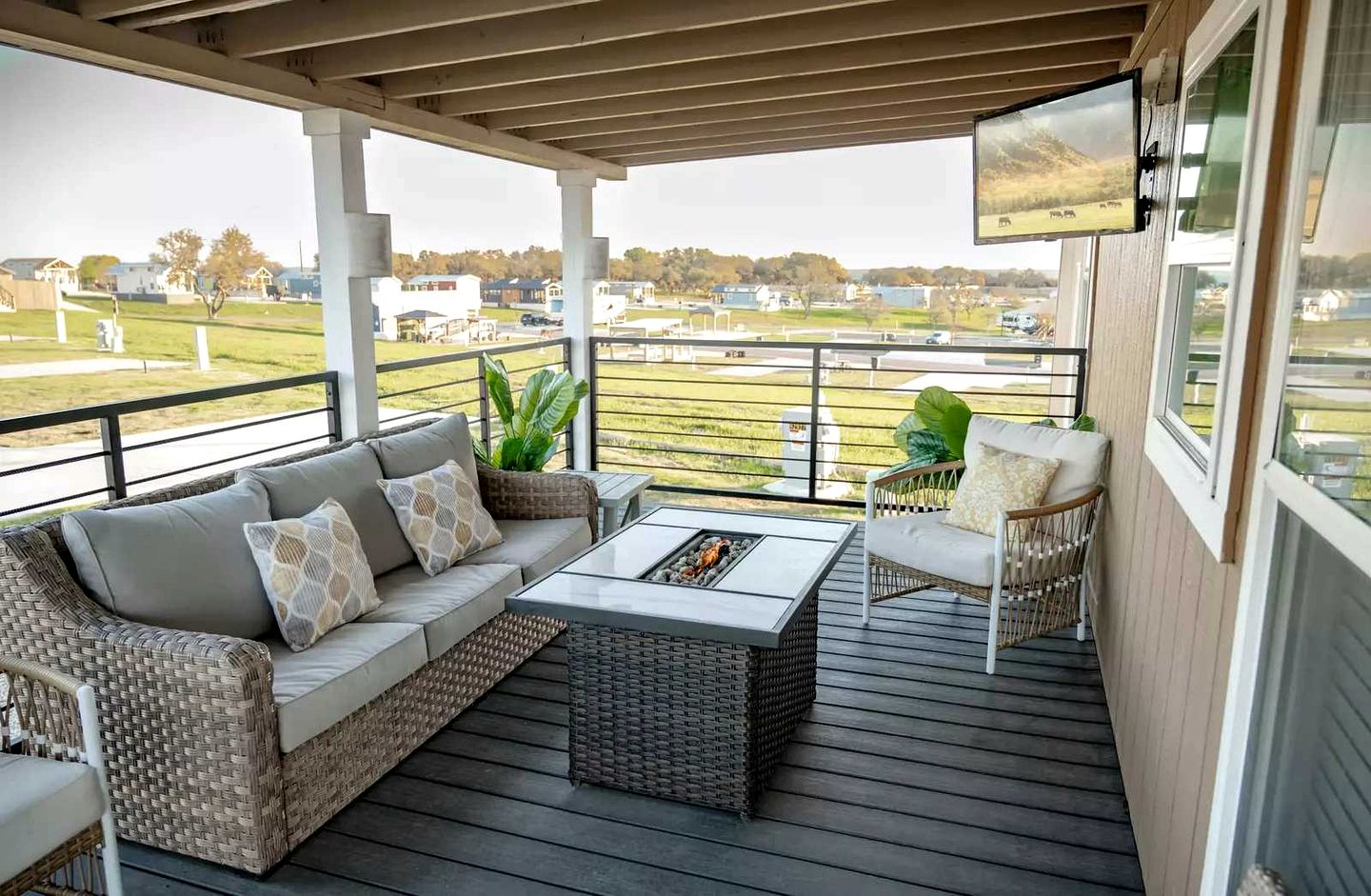 Hill Country Tiny Home Retreat with Resort Amenities Near Fredericksburg, TX