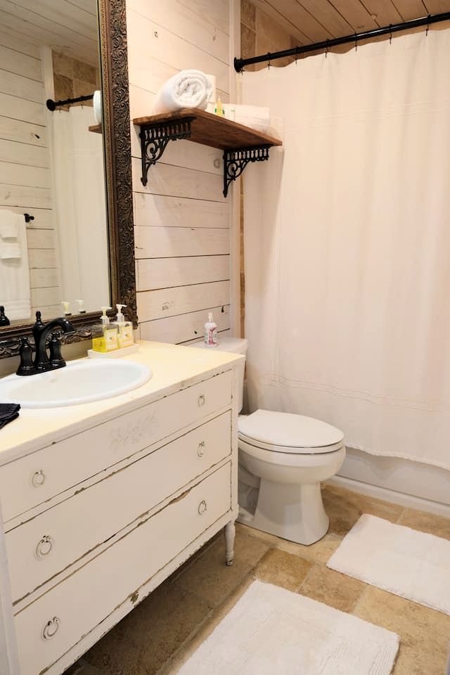 Bright and Cheery Hill Country Retreat for a Relaxing Vacation in Texas