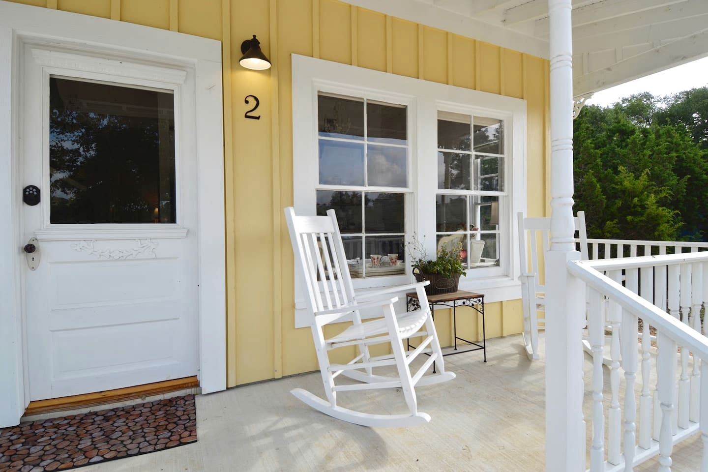 Bright and Cheery Hill Country Retreat for a Relaxing Vacation in Texas