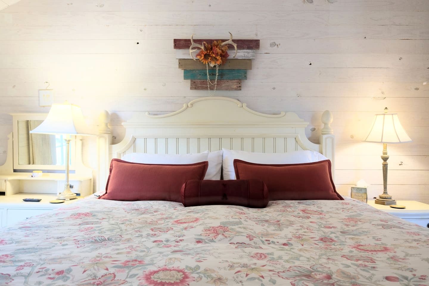 Bright and Cheery Hill Country Retreat for a Relaxing Vacation in Texas