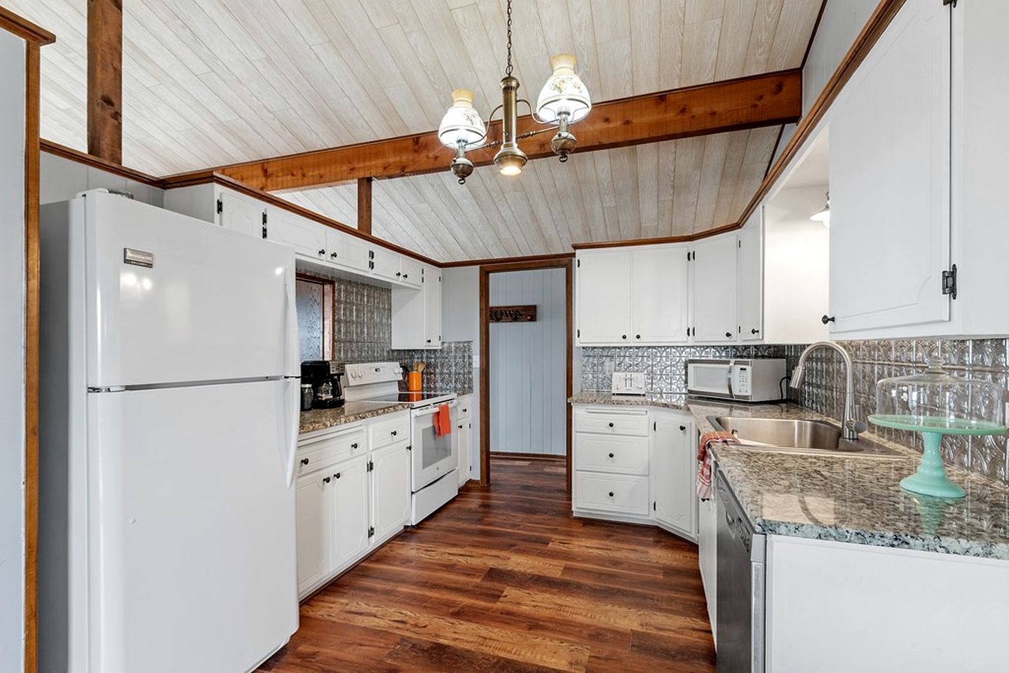 Stunning Modern Cottage with Spa and Outdoor Living Space in Fredericksburg, Texas