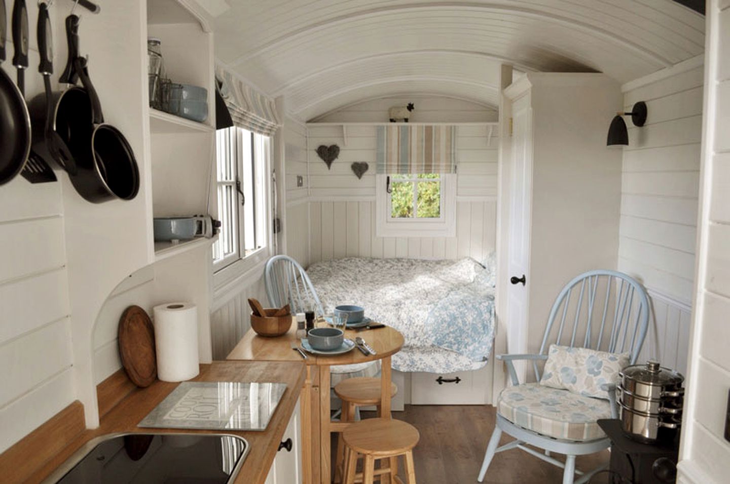 Rustic Hut Rental with Gorgeous Countryside Views near Bicester Village, England