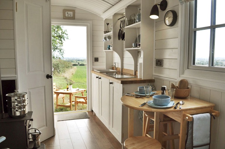 Huts (Poundon, England, United Kingdom)
