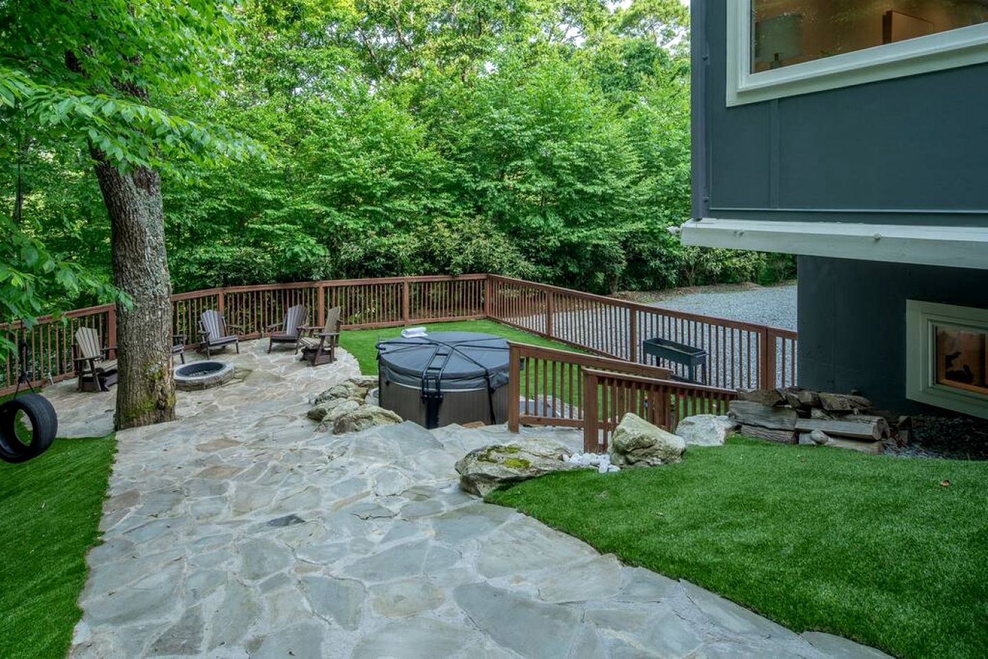 Spectacular Luxurious Container with Outdoor Hot-Tub and Fire Pit in North Carolina