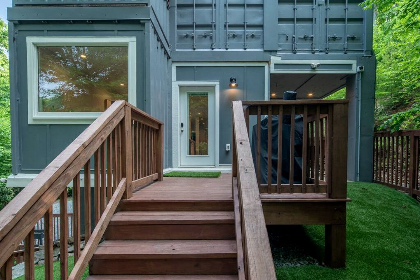 Spectacular Luxurious Container with Outdoor Hot-Tub and Fire Pit in North Carolina