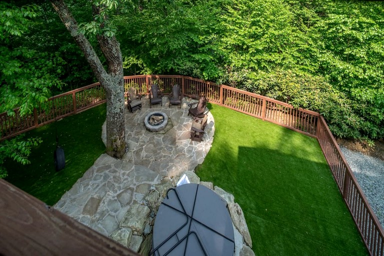 Containers (United States of America, Blowing Rock, North Carolina)