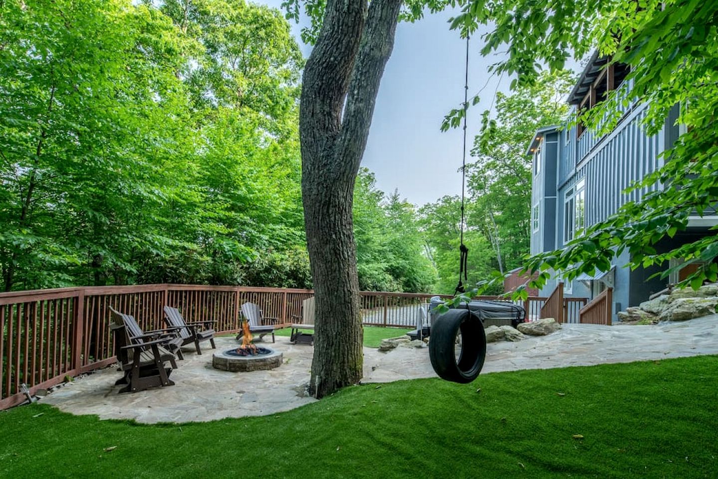 Spectacular Luxurious Container with Outdoor Hot-Tub and Fire Pit in North Carolina