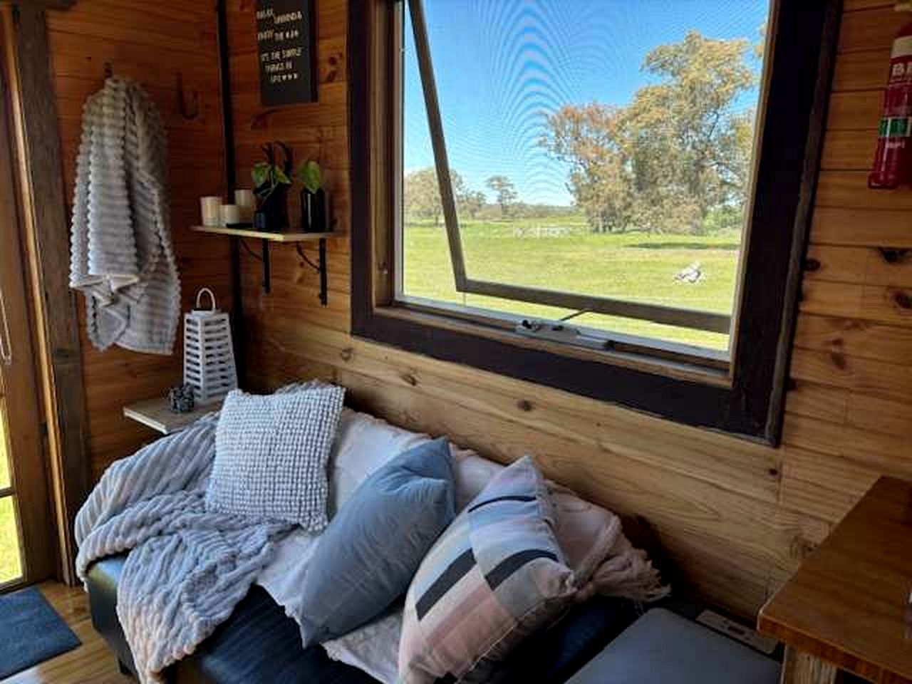Fantastic Tiny House with Amazing Views of the Surrounding Hills and the Stars at Night in Taradale, Victoria