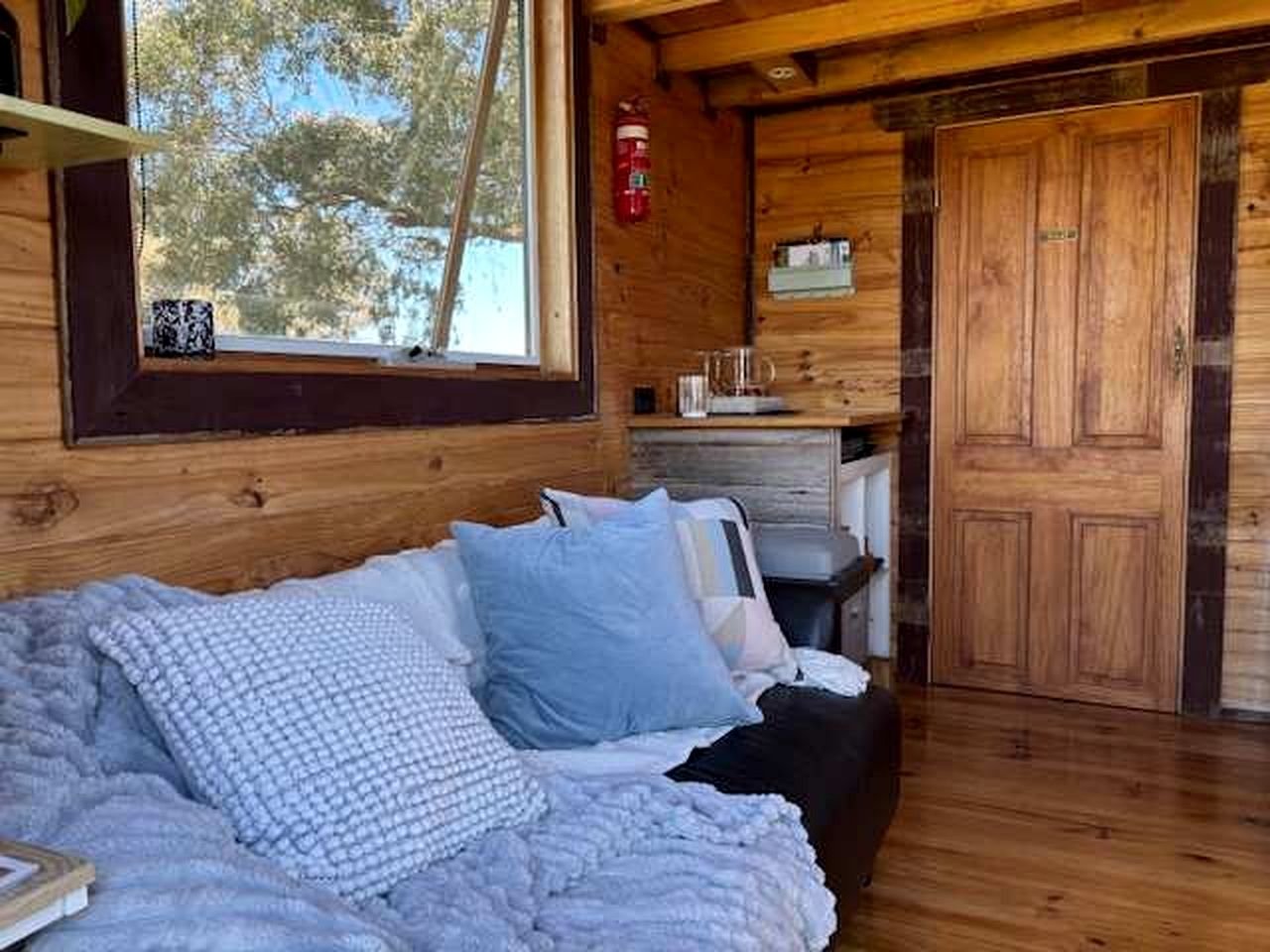 Fantastic Tiny House with Amazing Views of the Surrounding Hills and the Stars at Night in Taradale, Victoria