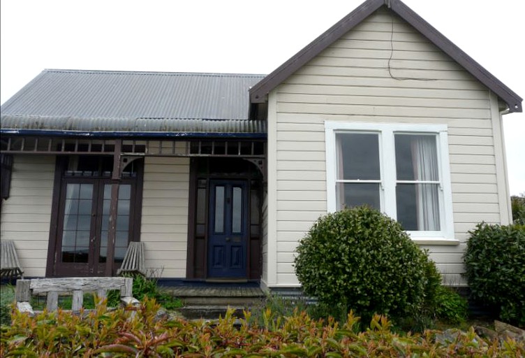 Cottages (The Catlins, South Island, New Zealand)
