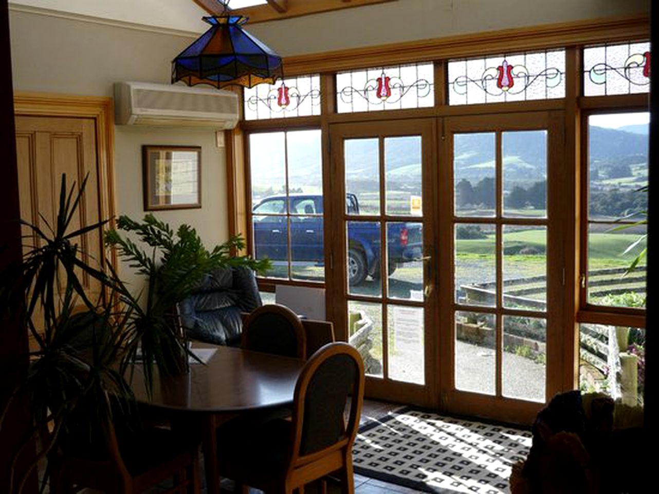 Rustic Cottage Rental Perfect for a Family near Papatowai, New Zealand