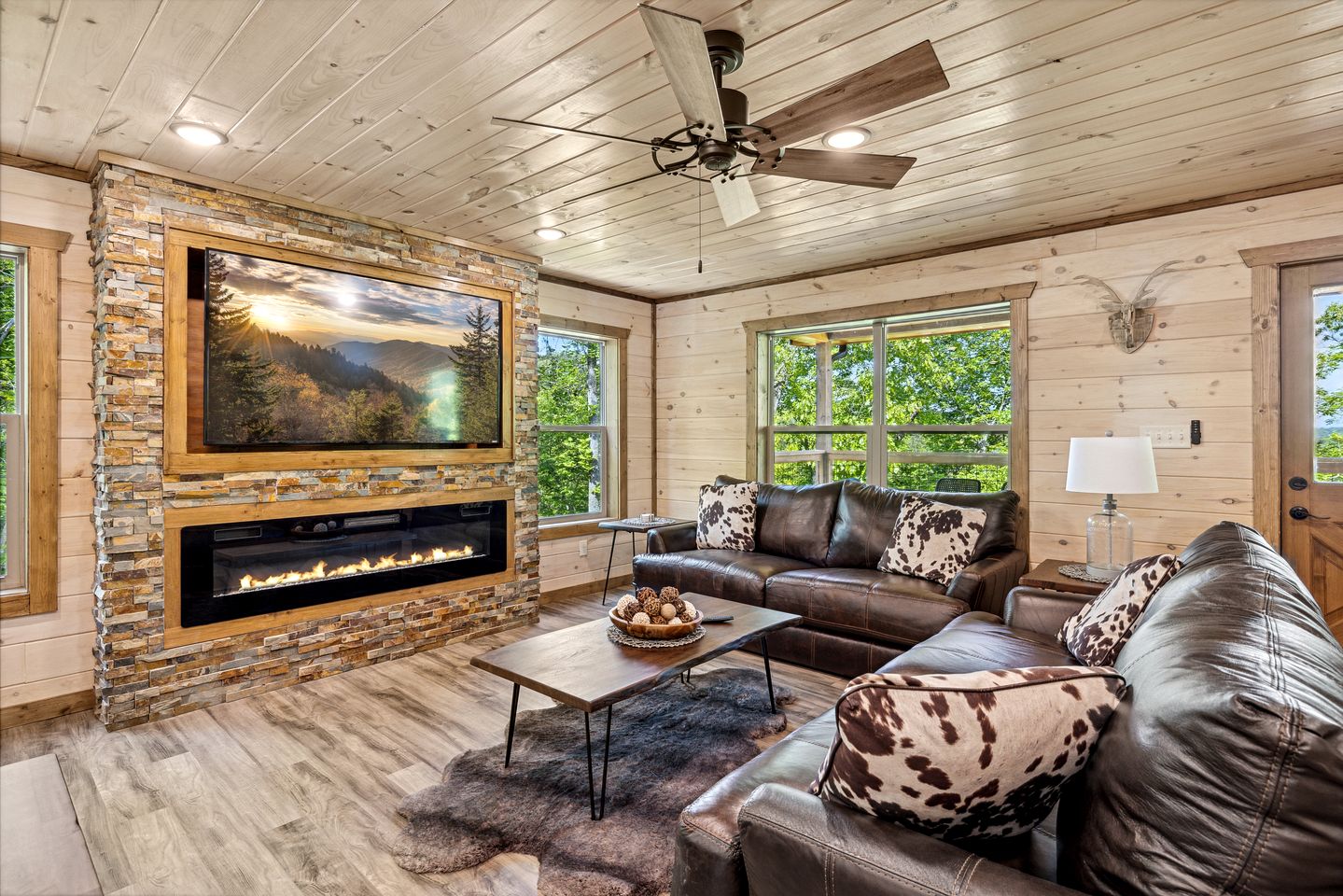Charming Cabin with Indoor Pool and Balcony in Sevierville, Tennessee