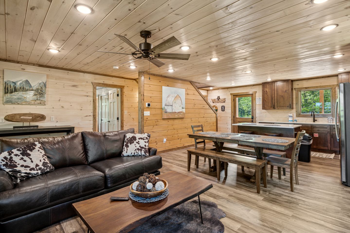 Charming Cabin with Indoor Pool and Balcony in Sevierville, Tennessee