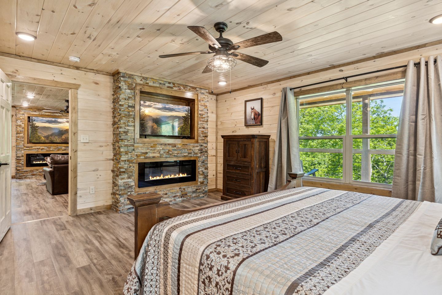 Charming Cabin with Indoor Pool and Balcony in Sevierville, Tennessee