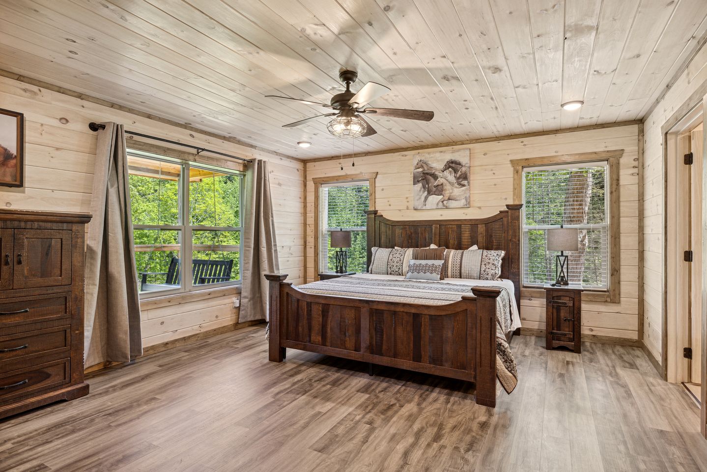Charming Cabin with Indoor Pool and Balcony in Sevierville, Tennessee
