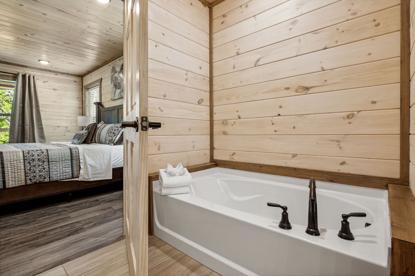 Charming Cabin with Indoor Pool and Balcony in Sevierville, Tennessee