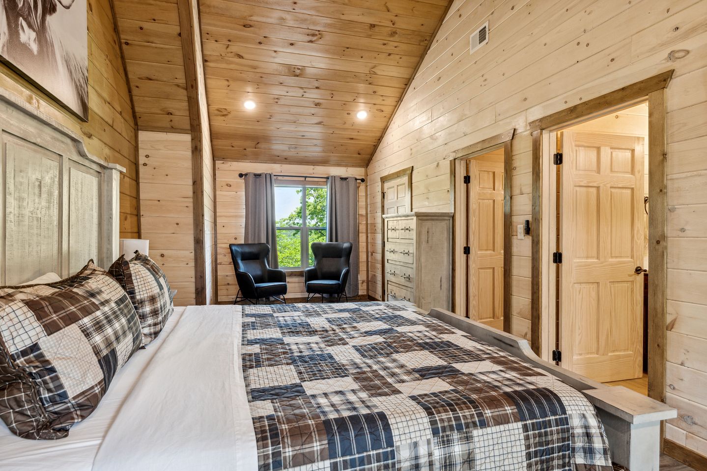 Charming Cabin with Indoor Pool and Balcony in Sevierville, Tennessee