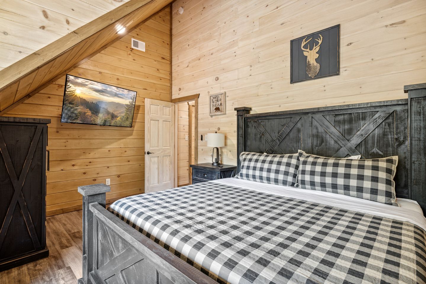 Charming Cabin with Indoor Pool and Balcony in Sevierville, Tennessee