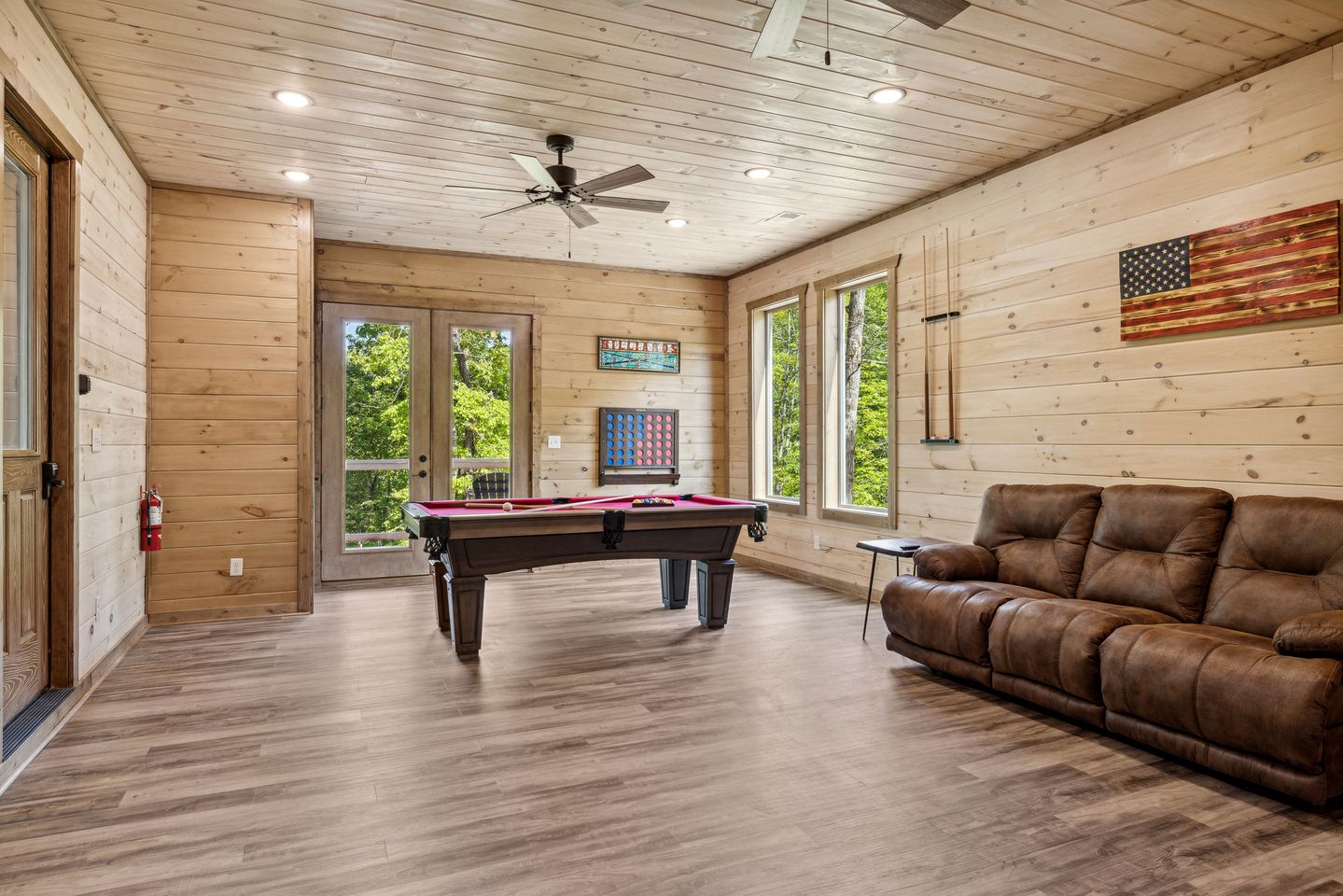 Charming Cabin with Indoor Pool and Balcony in Sevierville, Tennessee