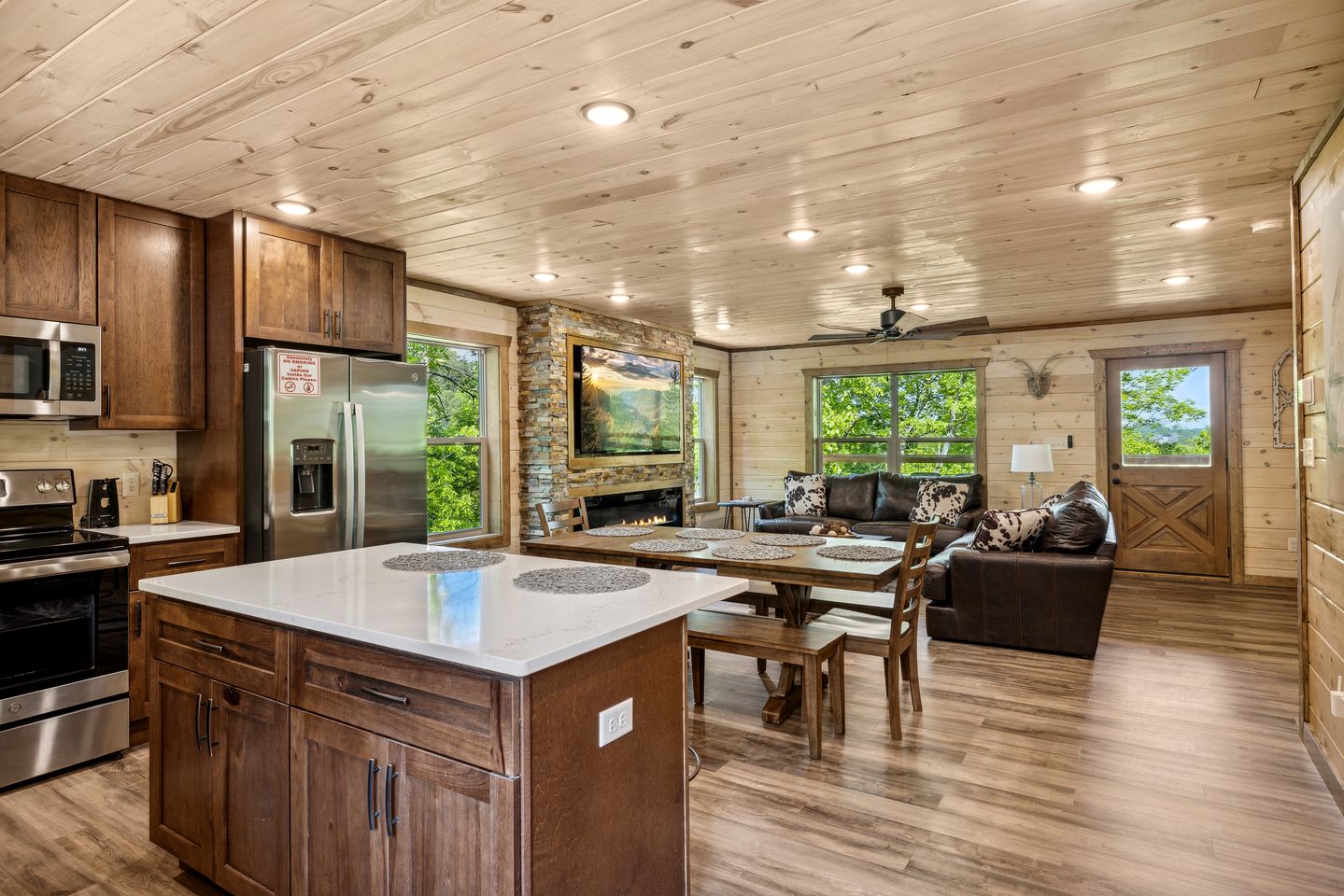 Charming Cabin with Indoor Pool and Balcony in Sevierville, Tennessee