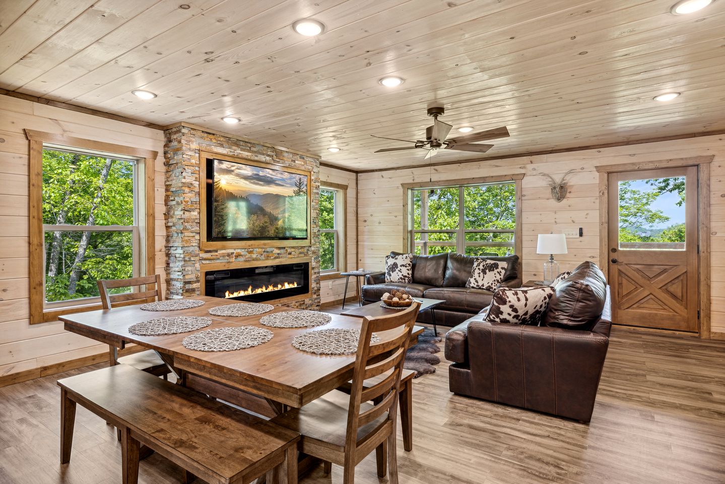 Charming Cabin with Indoor Pool and Balcony in Sevierville, Tennessee