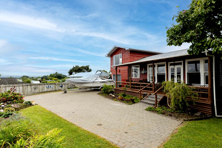 Hilltop Getaway, Beach Houses, Taupo, New Zealand Glamping Hub
