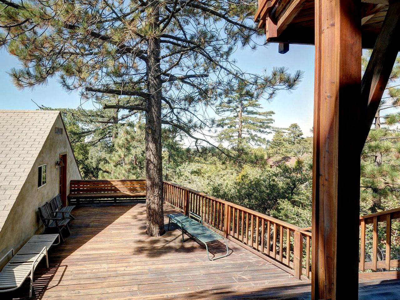 Cabin with Deck on a Mountain in Idyllwild, California