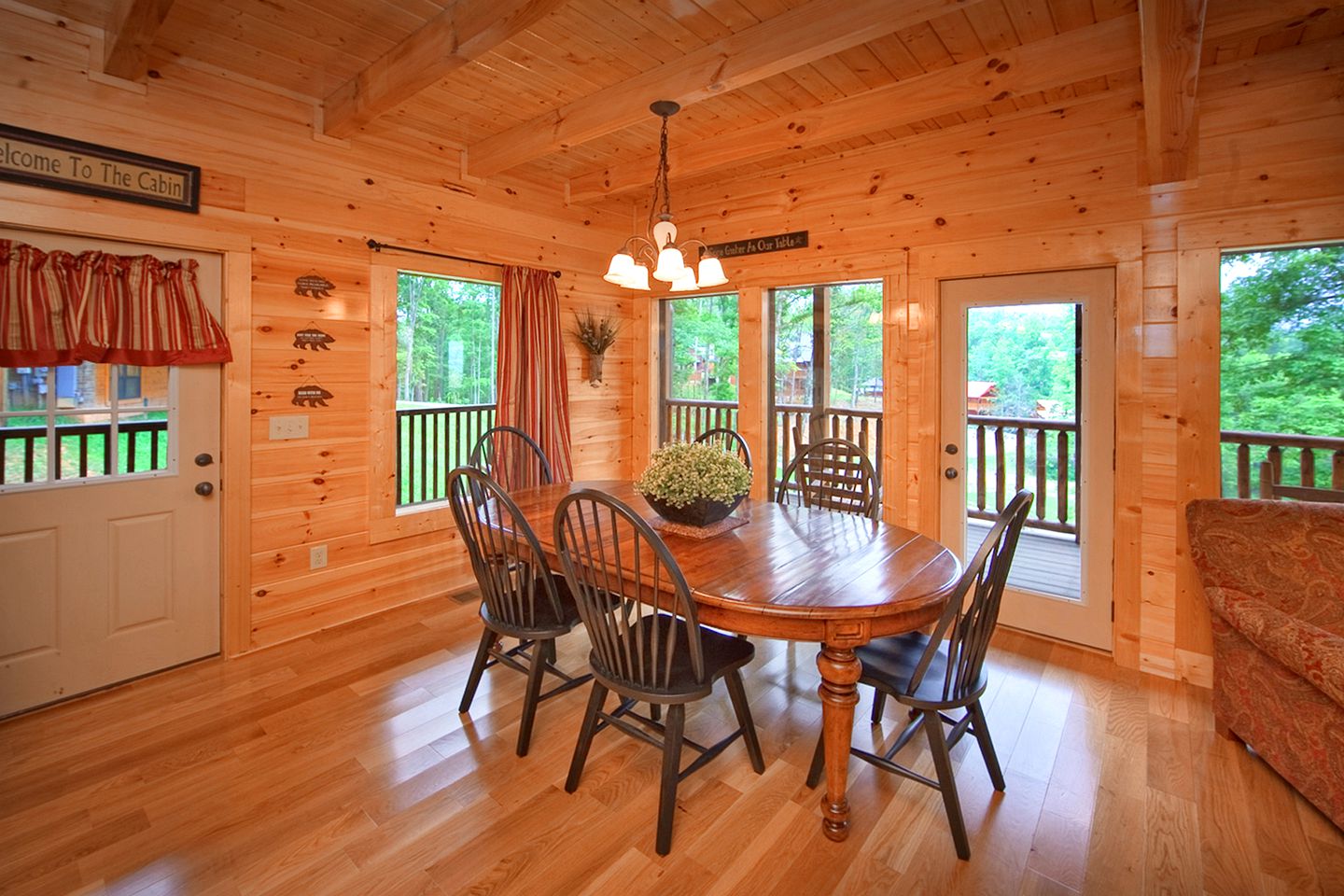Peaceful Cabin Rental with Amazing Views of the Great Smokies for a Family Getaway in Tennessee