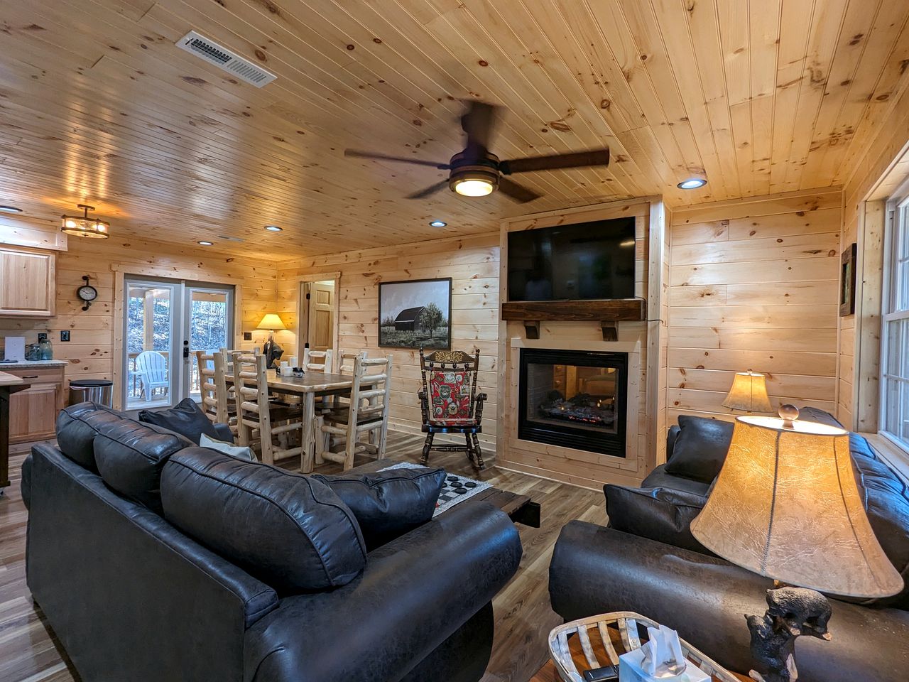 Serene Group Getaway Cabin with Private Hot Tub and Grill near the Smokies in Sevierville, Tennessee