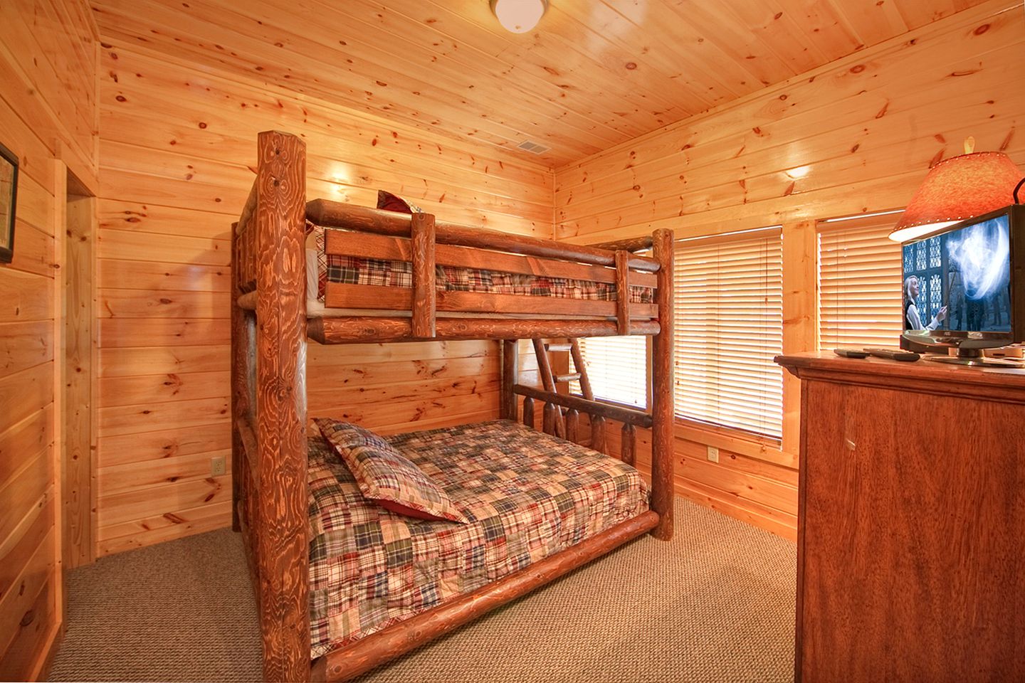 Peaceful Cabin Rental with Amazing Views of the Great Smokies for a Family Getaway in Tennessee