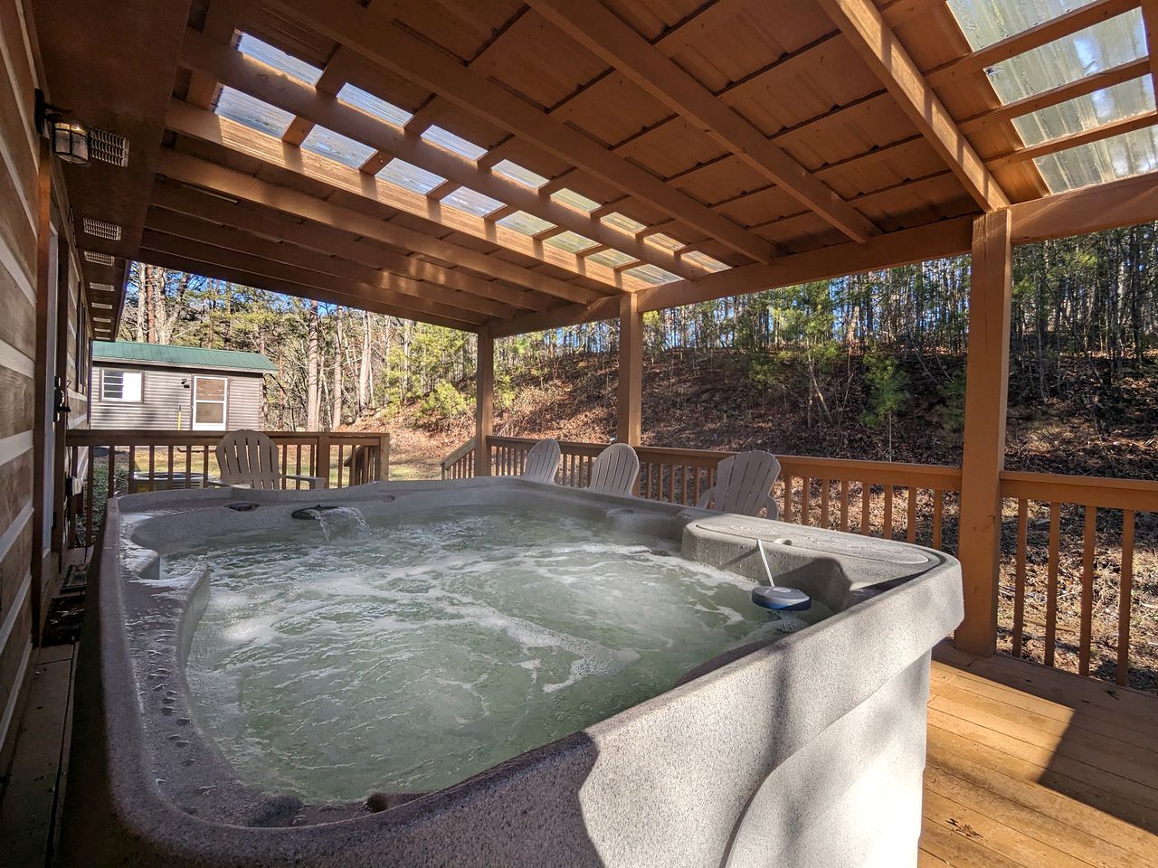 Serene Group Getaway Cabin with Private Hot Tub and Grill near the Smokies in Sevierville, Tennessee