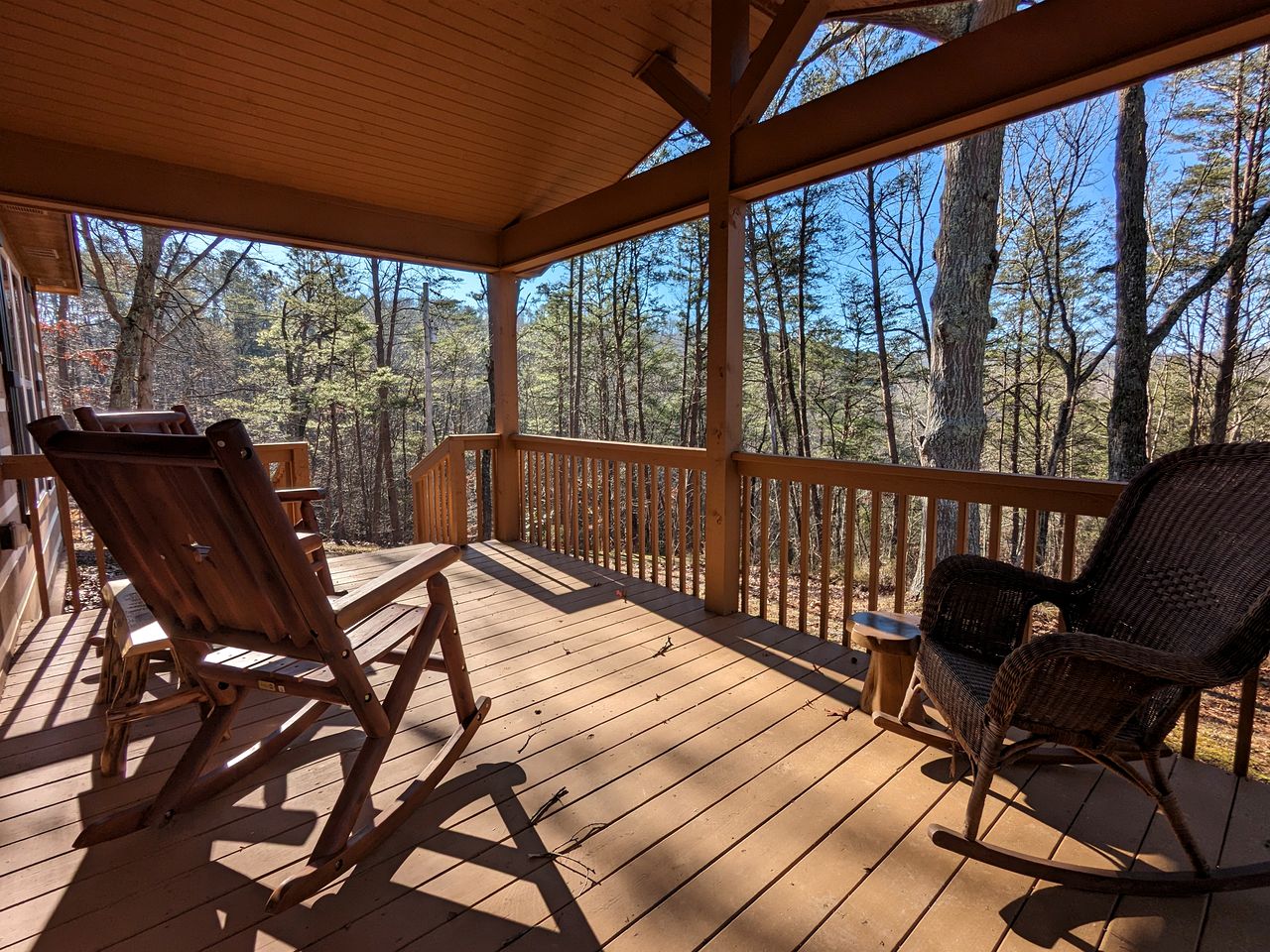 Serene Group Getaway Cabin with Private Hot Tub and Grill near the Smokies in Sevierville, Tennessee