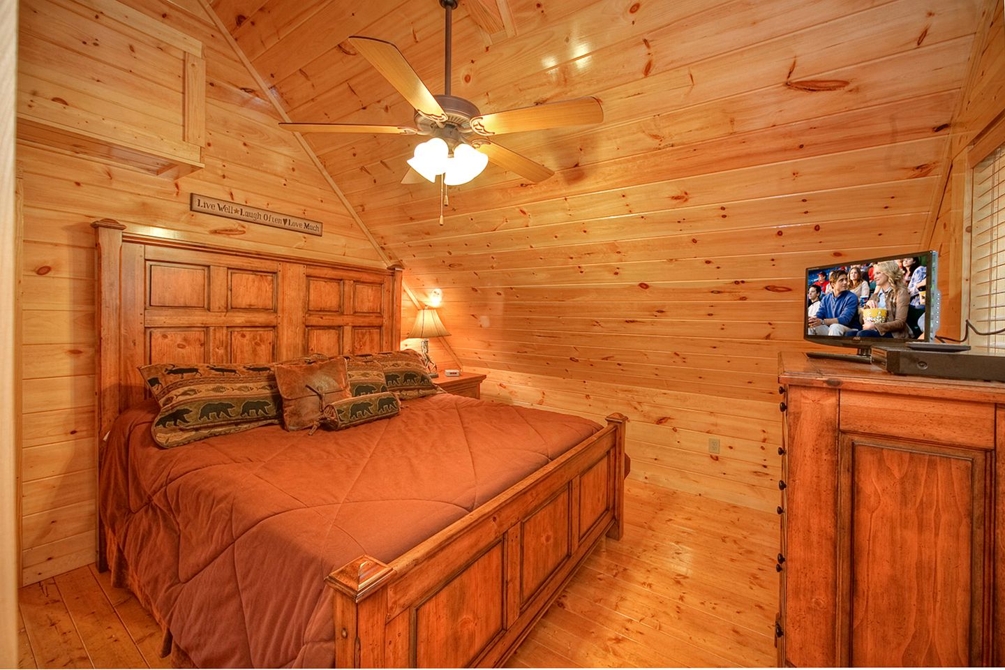 Peaceful Cabin Rental with Amazing Views of the Great Smokies for a Family Getaway in Tennessee