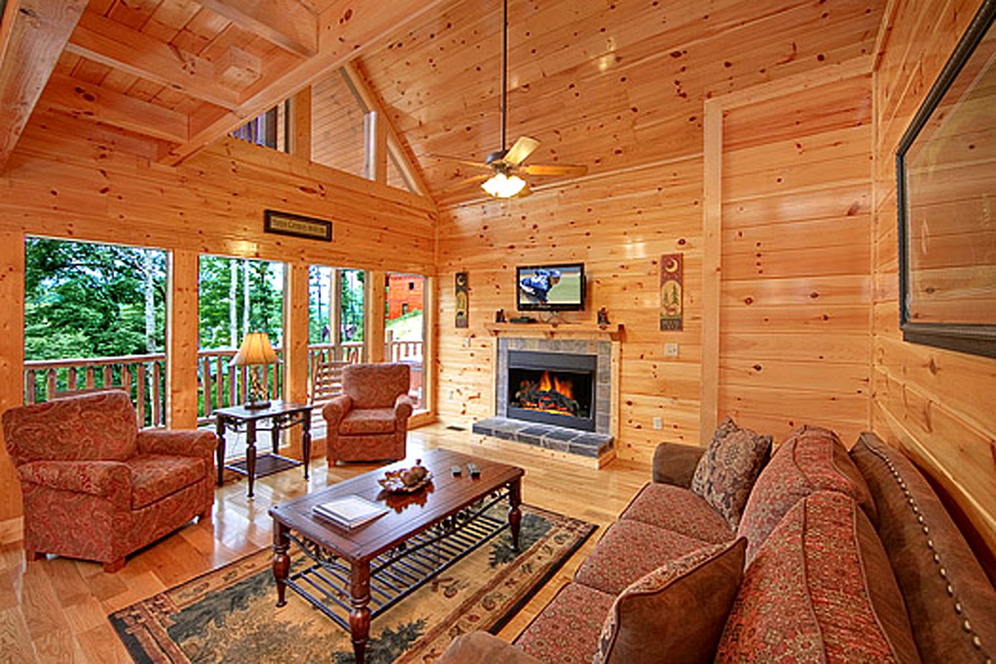 Peaceful Cabin Rental with Amazing Views of the Great Smokies for a Family Getaway in Tennessee