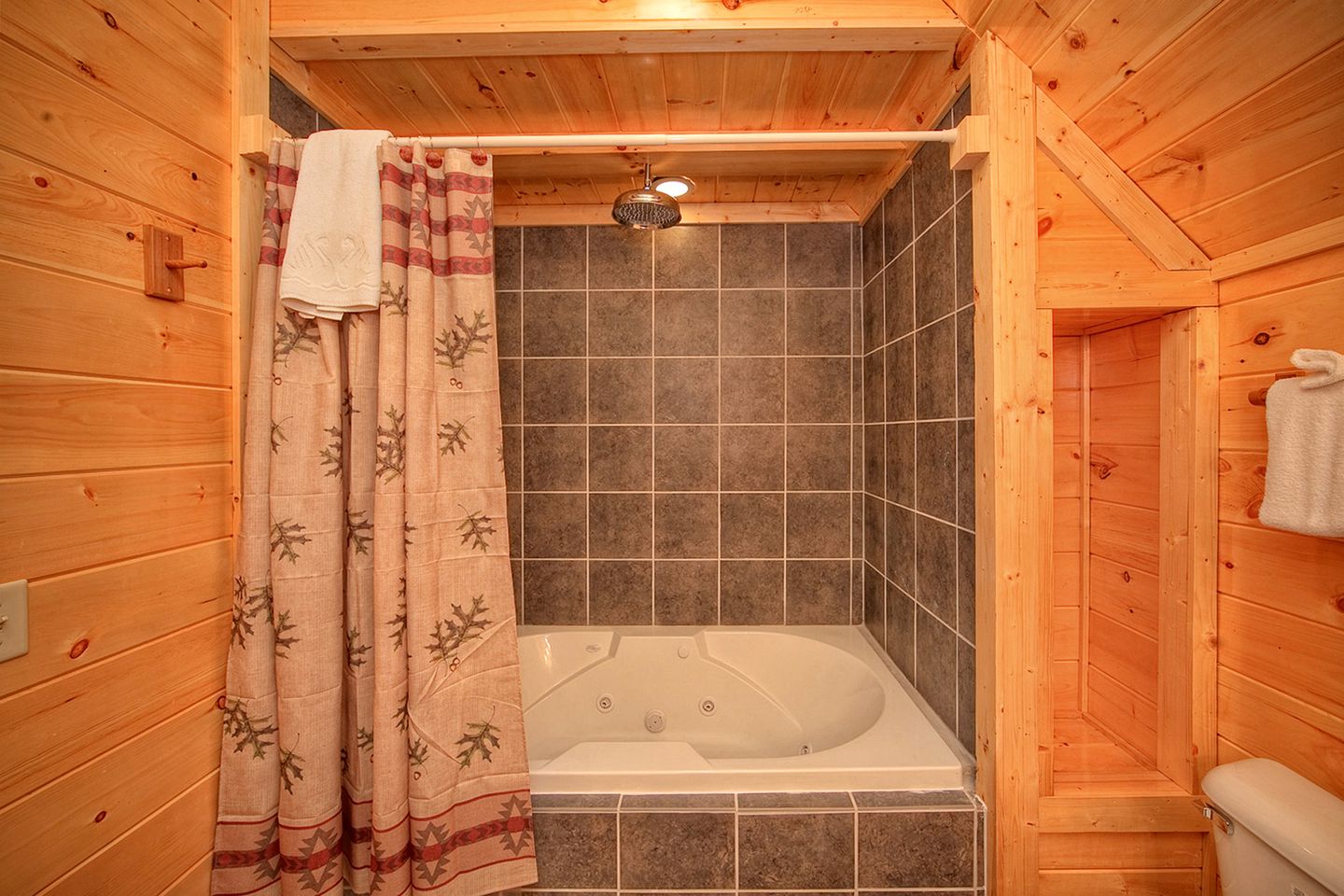 Peaceful Cabin Rental with Amazing Views of the Great Smokies for a Family Getaway in Tennessee