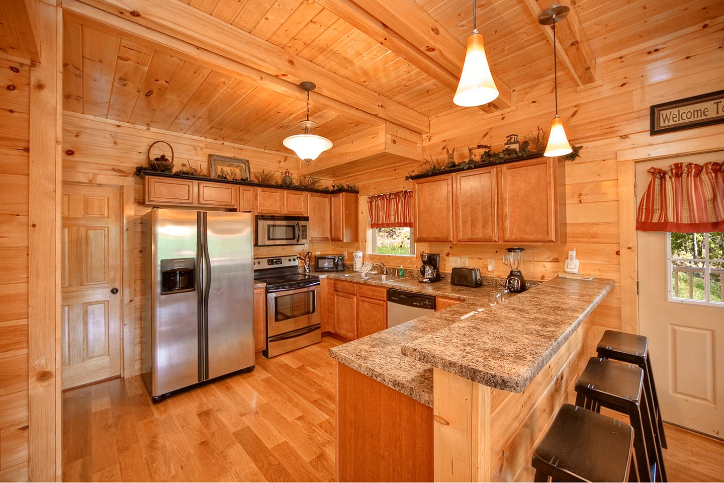 Peaceful Cabin Rental with Amazing Views of the Great Smokies for a Family Getaway in Tennessee