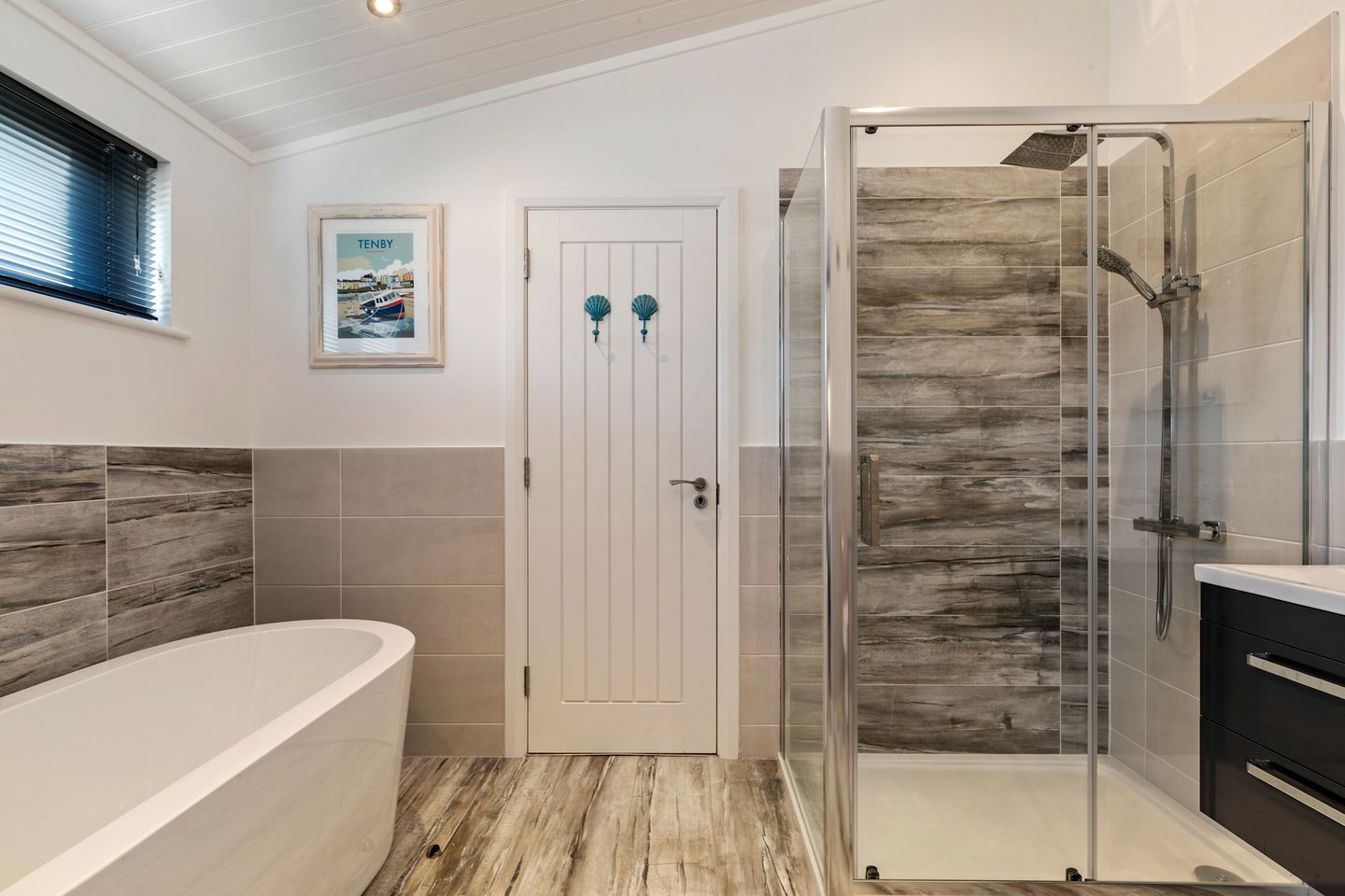 Stylish Coastal Lodge with Private Hot Tub near Tenby, Pembrokeshire